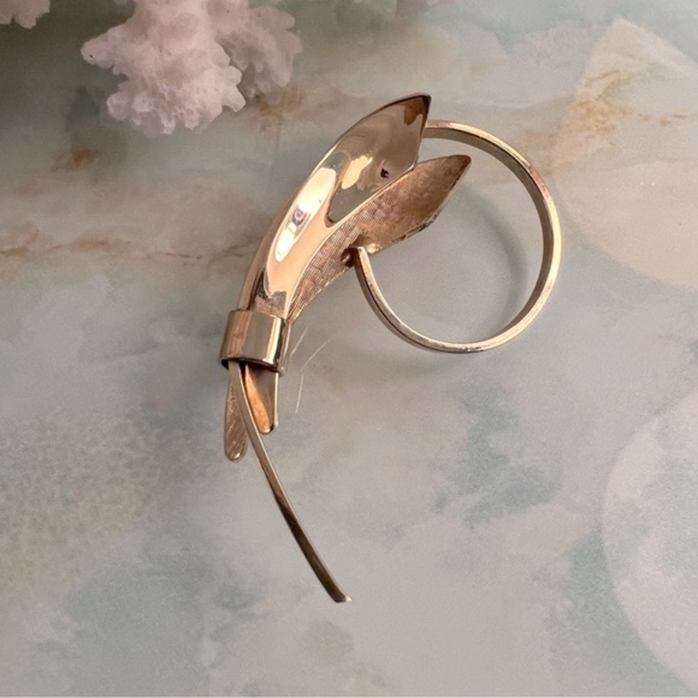 Vintage Gold Tone Sprig / Swirl Brooch
